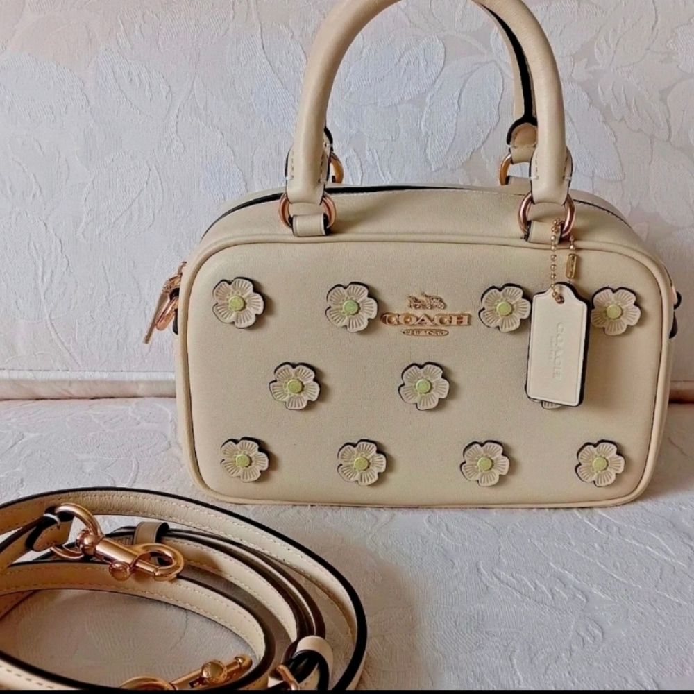 ✨Coach Cream ✨Floral Appliqué Satchel with Matching Wallet - Picture 2 of 8